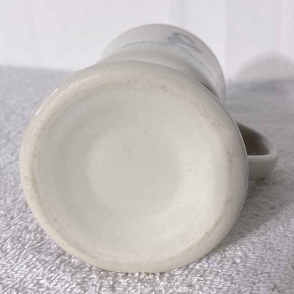 Vintage Little America Cream Ceramic Pedestal Mug W Penguin - Picture 6 of 9